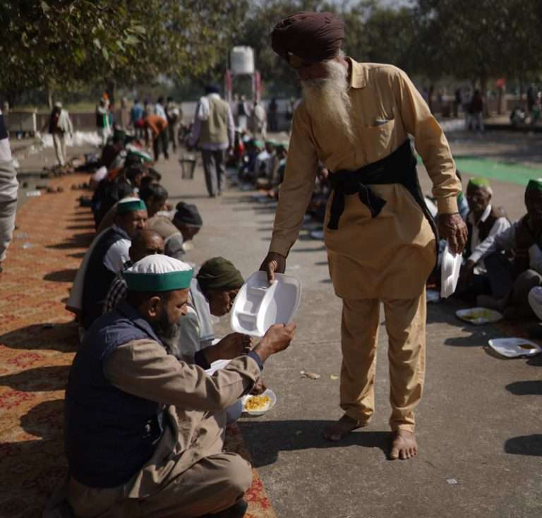 लंगर –‘किसान नहीं तो खाना नहीं’ आंदोलन की धड़कन<br>Volume 1 | Issue 10 [February 2022]
